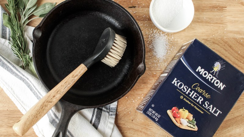 Methods: How to Naturally Clean Cast Iron